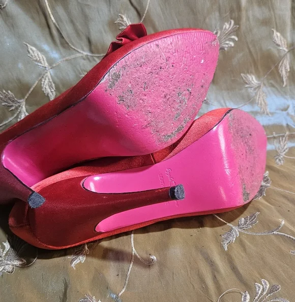 Apple Bottoms Elegant Red Satin Women's Heels - Picture 4 of 8